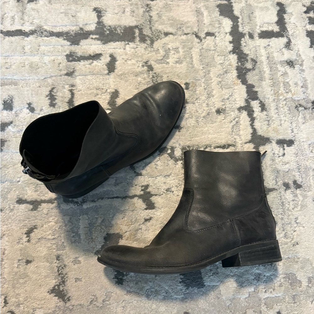 me too Black Womens Leather Ankle Boots